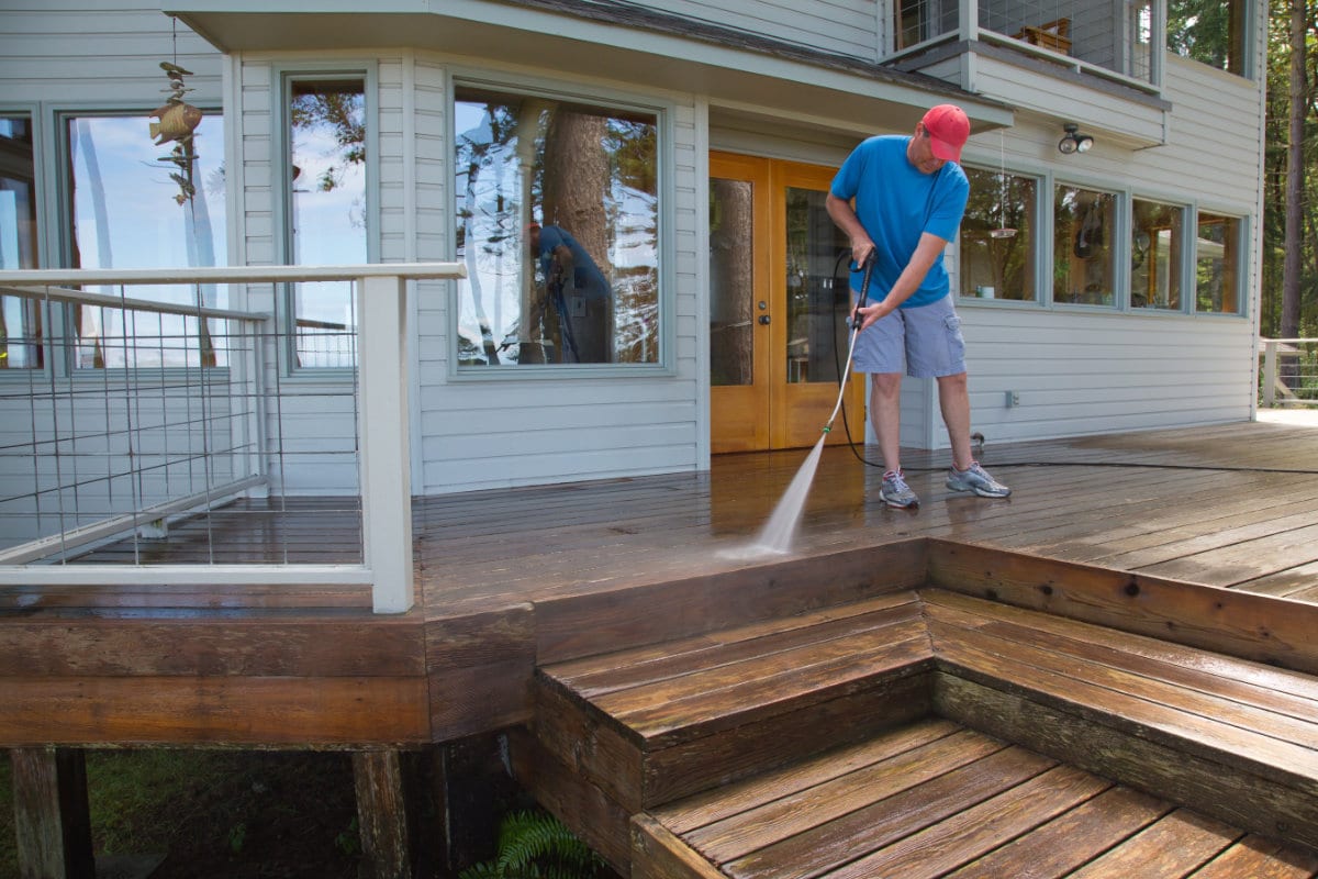 https://www.terrasse-info.fr/wp-content/uploads/nettoyer-une-terrasse-en-bois.jpg